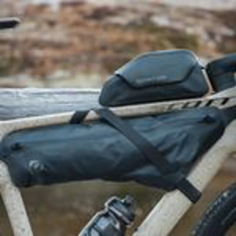 SYN Frame Pack black-1